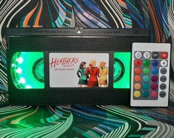 Lámpara VHS retro de la película "Heathers", LED que cambia de color y alimentación por USB