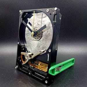 Horloge de bureau à disque dur recyclé : cadeau pour geek informatique