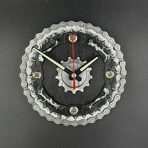 Bike clock, Bike gear clock , Gift for cyclist,  Boyfriend gift, Handmade clock, Recycled bike gear, Cycling wall clock, Steampunk decor