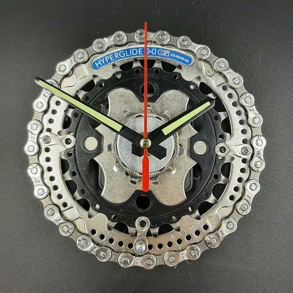Bike clock for the wall, Bike gear clock, Cyclist gift, Boyfriend gift, Handmade clock, Recycled Bike Gear clock, Cycling Steampunk decor