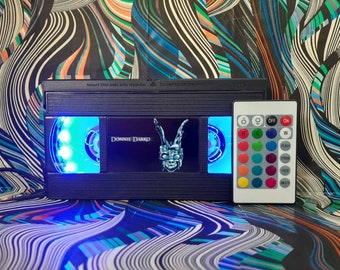 Retro VHS "Donnie Darko" Lamp: Upcycled Movie Decor with Remote