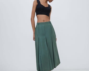 Vintage green deep pleated skirt with sharp pleats and tailored details