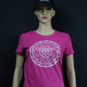 Damen T Shirt In Fuchsia Mit Einem Mandala Motivt Shirt Fur Etsy