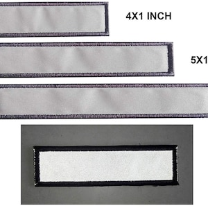 Puede incluir: Tres parches rectangulares blancos con bordes negros, que miden 4x1 pulgadas, 5x1 pulgadas y 6x1 pulgadas. Debajo hay un primer plano de un parche blanco reflectante con un borde negro.