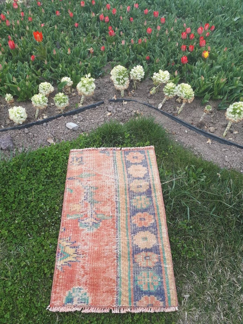 Flover red color mat rug. Turkish Oushak Rug. 2'6