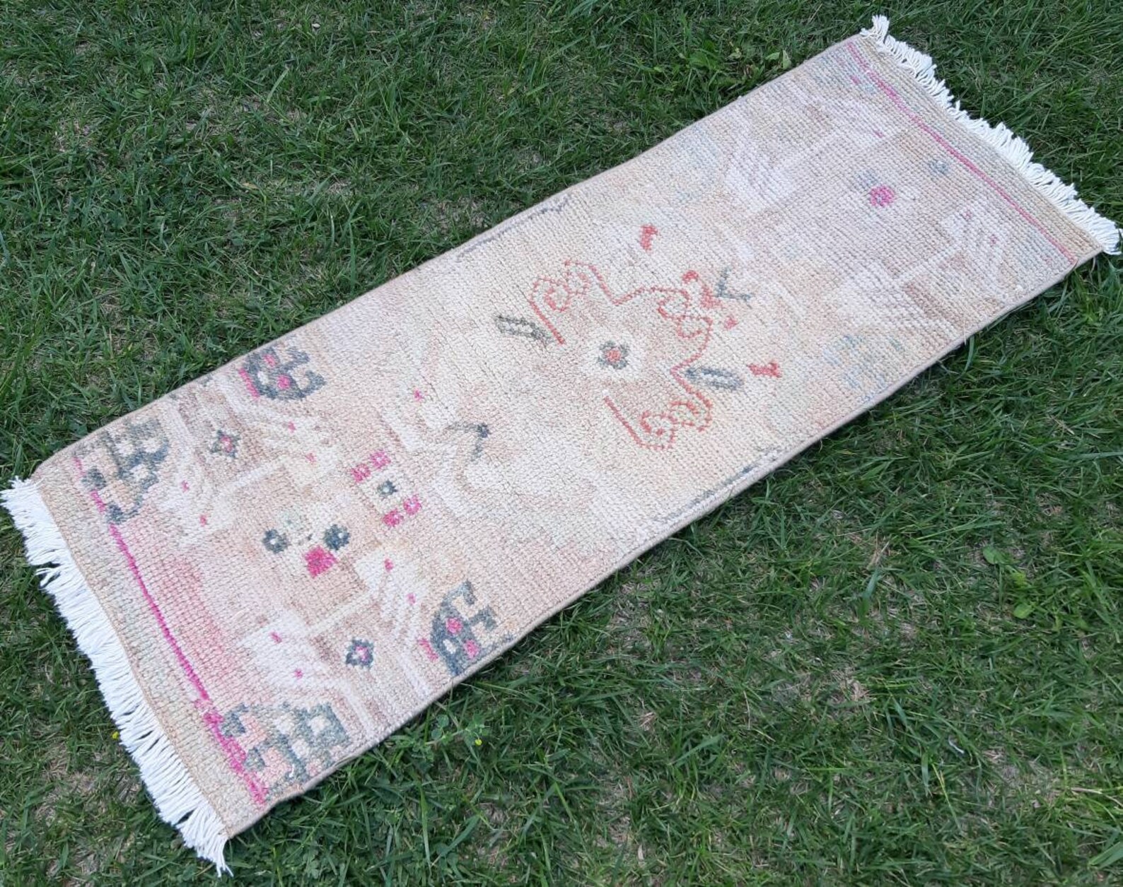 Low Pile Distressed Bathroom Rug