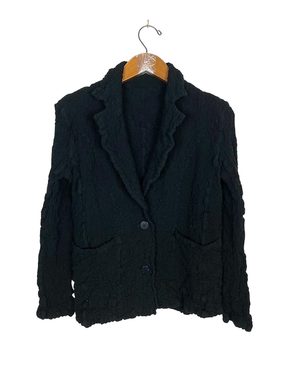 【me ISSEY MIYAKE】定番 CAULIFLOWER JACKET 黒 CAULIFLOWER JACKET – ISSEY MIYAKE ONLINE STORE