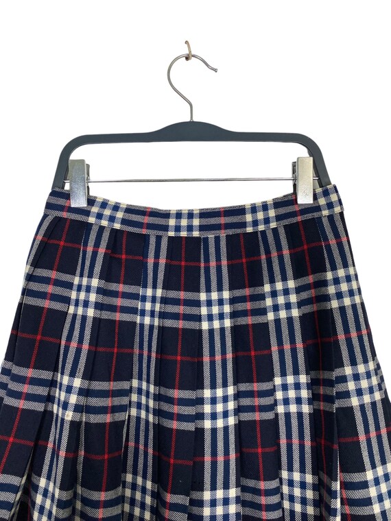 Burberry falda japonesa 2025