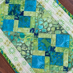 Two Quilted Placemats / 2 Quilted Place Settings / Washable Placemats / Green Blue  / Handmade / Housewarming Gift / Home Decor