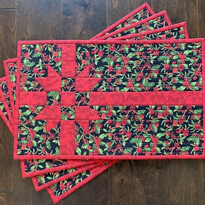 Set of 4 Quilted Holiday Placemats, Christmas Placemats, Holiday Decor, Christmas Place Settings, Holiday Party, Handmade, Housewarming, Red