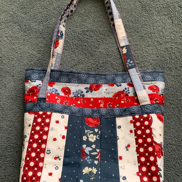 Large Quilted Tote Bag, Internal and External Pockets, Zip Closure, Shoulder Bag, Beach, School, Handmade, Quilted Purse, Red, White, Blue