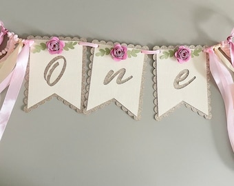Ein hoch Stuhl Banner floral rosa Glitter Geburtstagsgirlande. Personalisierte Partydekorationen. Alles Gute zum Geburtstag Banner Mädchen, Rose Banner,
