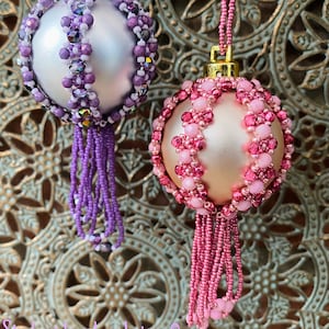 Christmas Kisses Beaded Bauble Tutorial.