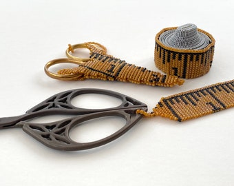 The Vintage Collection: zelfstudie schaarkoffer, meetlinthouder en schaarhouder