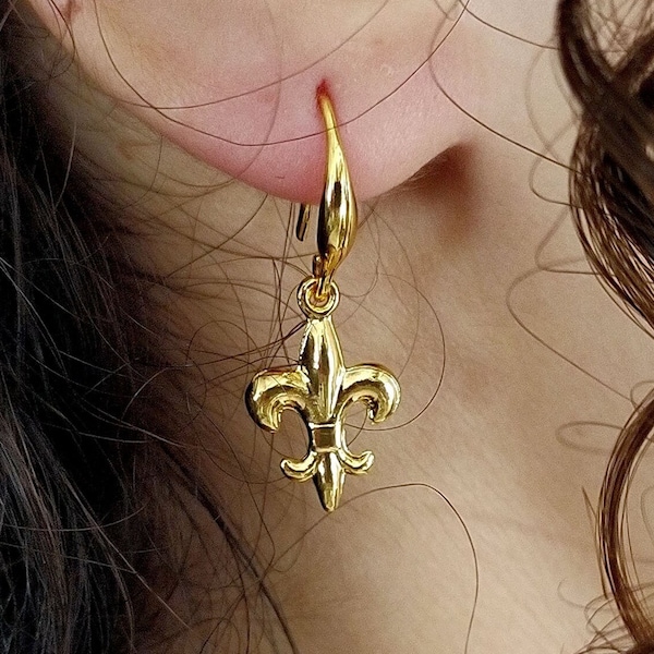 Orecchini pendenti Fleur de Lis leggeri, Giglio incantato, Piccoli orecchini Fleur de Lis in oro, orecchini Giglio francese, regalo per la mamma, regalo per lei