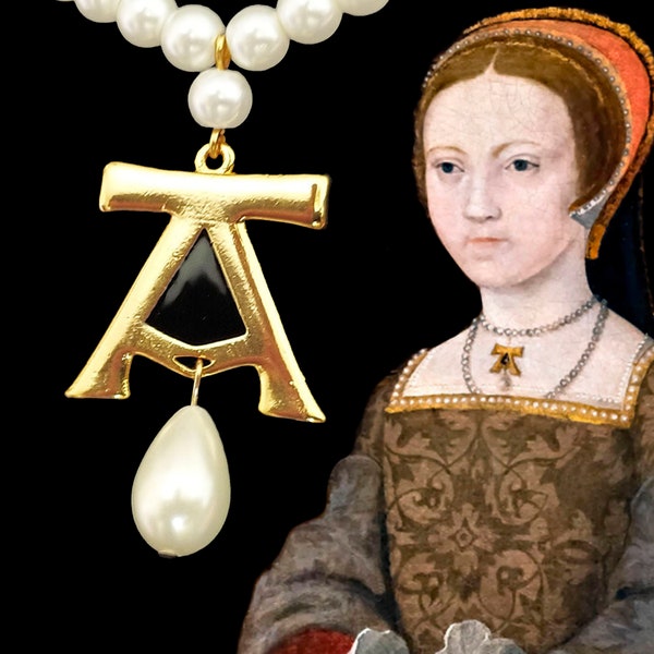 A letter necklace, Elizabeth I princess replica necklace, Tudor replica necklace, A pendant necklace, Historical replica Tudor necklace