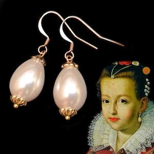 Renaissance Pearl Drop Earrings: Gold-Plated Medici Jewelry
