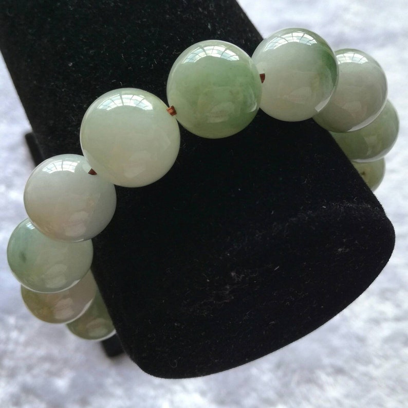 Armband av naturligt jadeit, runt obehandlat pärlarmband i burmajade bild 2