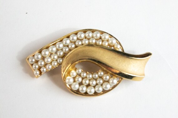 Vintage 1960s Trifari Brooch Pin - image 1