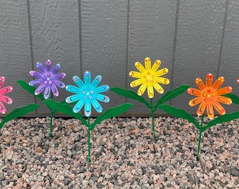 Outdoor Metal Flower Yard Stakes, Metal Daisy Decoration, Daisy, Flower Garden Decoration/ Metal Yard Art