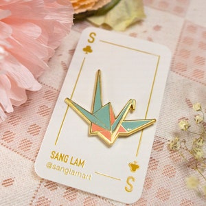 Pin de esmalte de grulla de origami de 4,4 cm