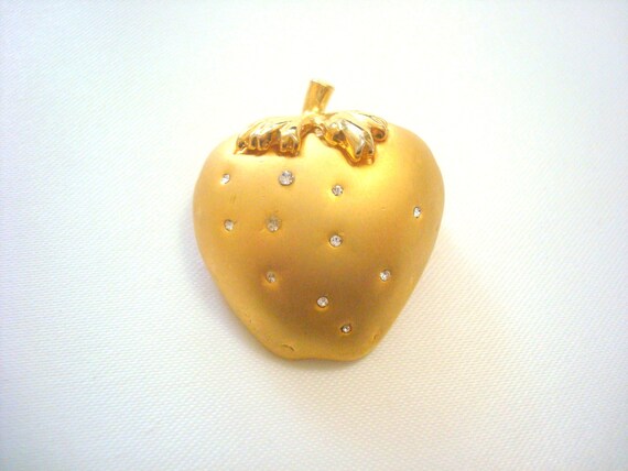 Strawberry Pin Vintage Brooch, Vintage strawberry