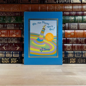 Versiegelt, Oh, die Orte, an die du gehen wirst! Geschrieben und illustriert von Dr. Seuss, Deluxe Edition im passenden Schuber