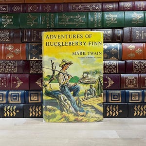 Huckleberry Finns äventyr av Mark Twain: Illustrerad bokklubbsutgåva