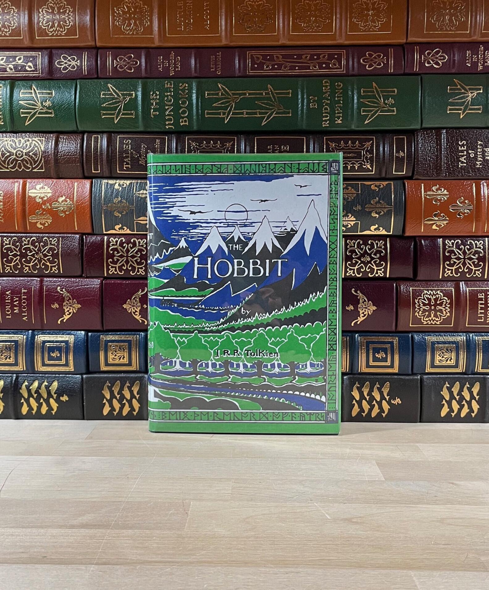 トールキンの『ホビットの冒険』の詳細な地図と解説付きブックレット