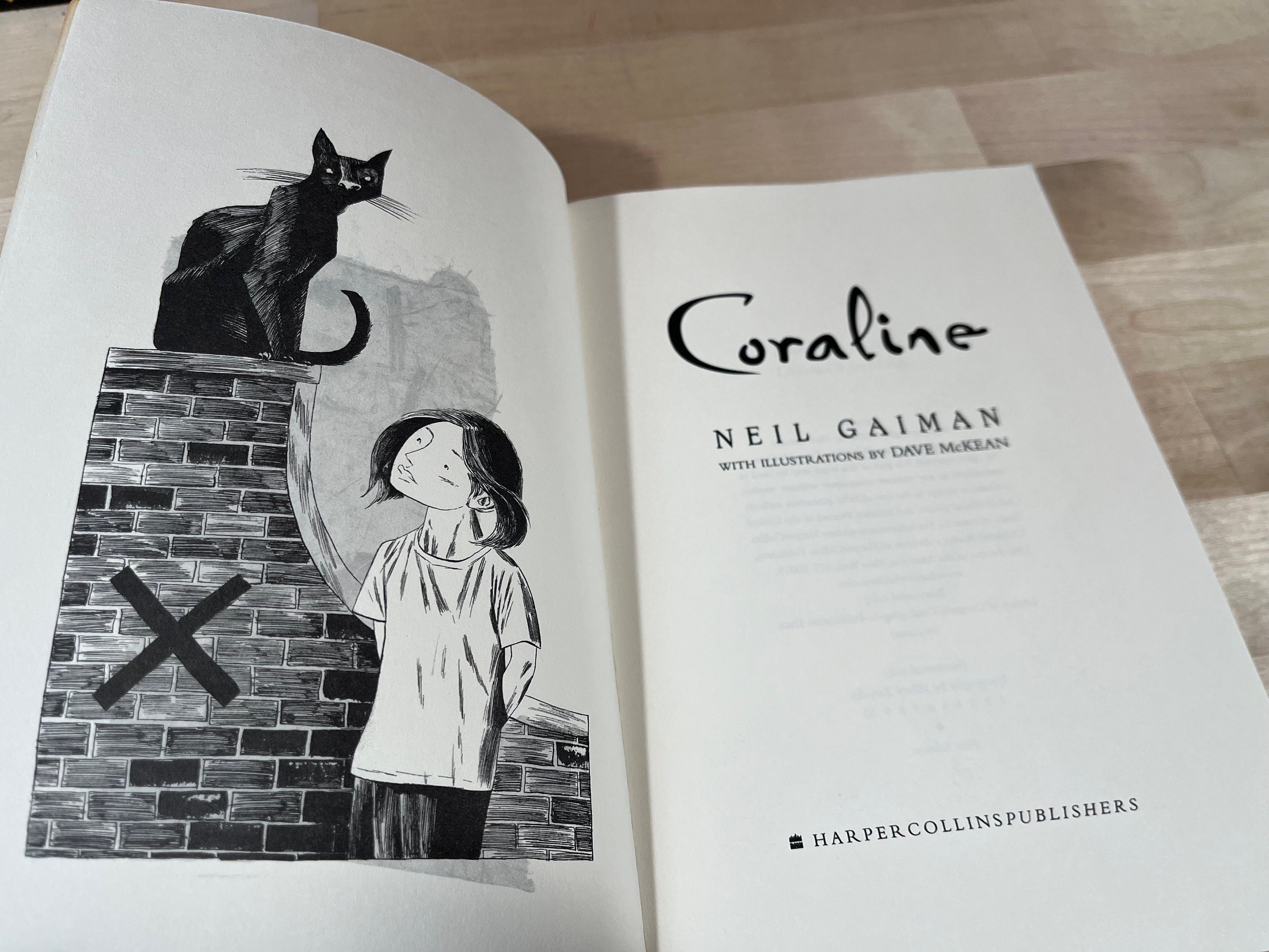 Coraline by Neil Gaiman (Illustrated book)
