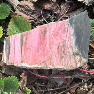 Vancouver Island Rhodonit Scheibe: Seltenes Rosa Mangan Mineral