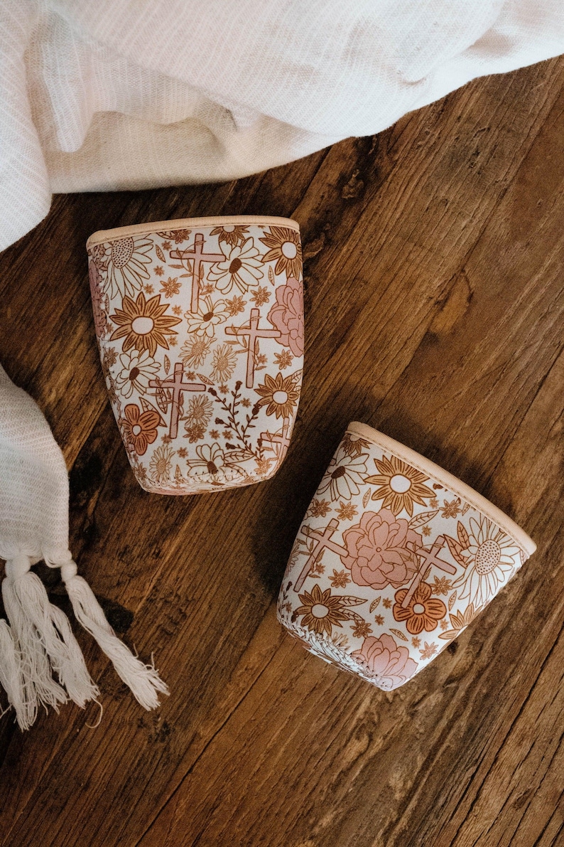 Funda floral para taza de café - Regalo cristiano para café helado - Regalo para mujeres cristianas - Accesorios para café - Regalo católico para chicas universitarias imagen 3