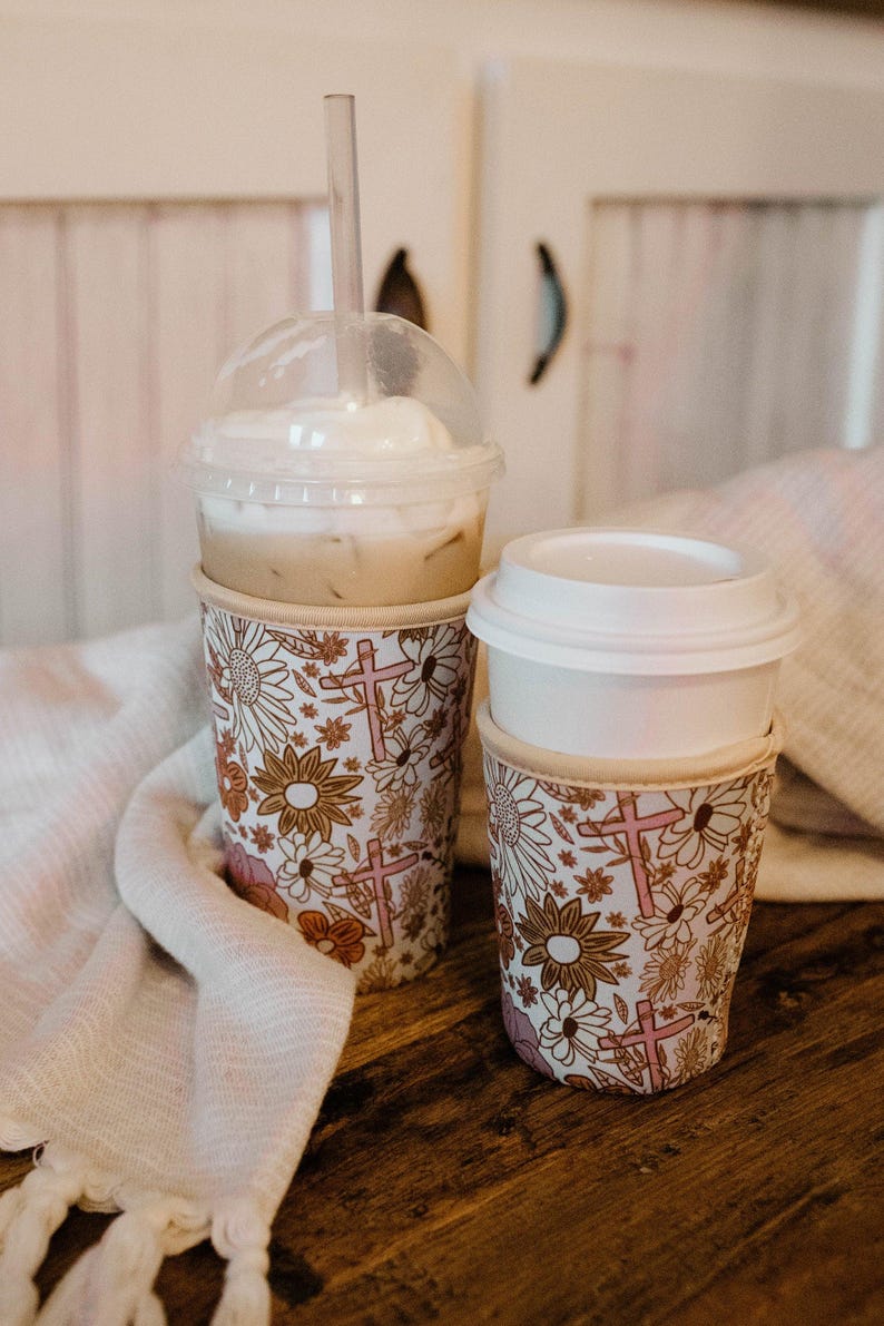 Funda floral para taza de café - Regalo cristiano para café helado - Regalo para mujeres cristianas - Accesorios para café - Regalo católico para chicas universitarias imagen 1