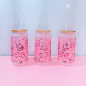 Tasse en verre rose pour gamer girl avec couvercle en plastique et paille, mignonne, tasse kawaii, rose, jeux, tasse de 18 oz, isotherme, boisson