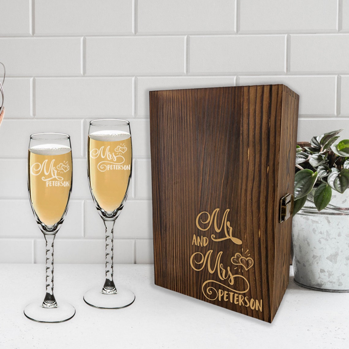 Personalized Wedding Toasting Flute Champagne Glass with Wooden Gift Box, Personalized Flute Mr. Mrs Glass Set