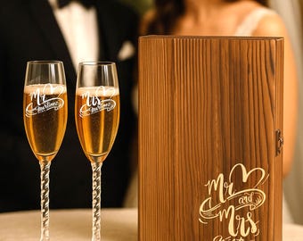 Set of 2 champagne flues, personalized First names & Date engraved,wedding toasts, Wedding Champagne Flutes, Engraved Wedding Glasses,Custom