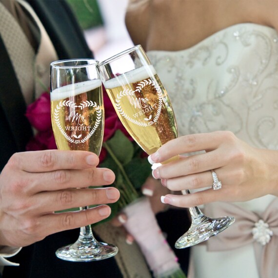 Lot De 2 Flûtes à Champagne Personnalisées Avec Gravure – Cadeau De Mariage Pour Couple De Mariés – Nom Et Date – Idée Cadeau De Mariage – Verre De Mariage Pour Couples