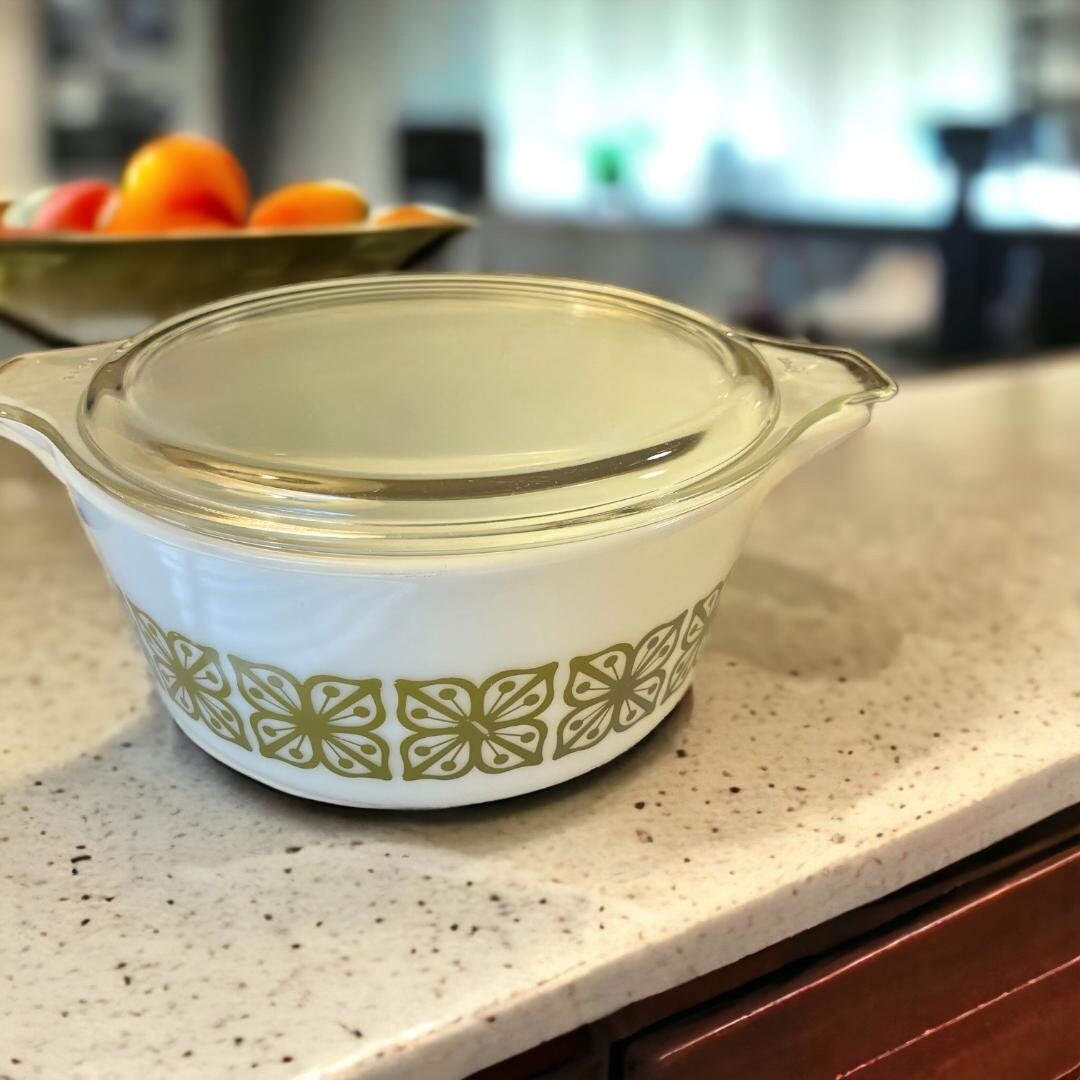 Pyrex Flowers Verde Green Round 475 Casserole 21/2 Quart With Lid 475