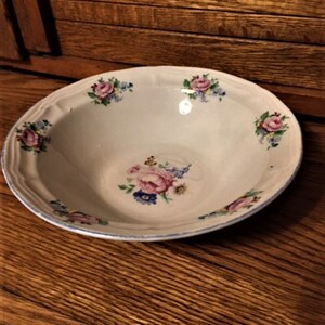 Tabletops Unlimited Rose Pattern Soup Ceral Bowl Vintage Bowl, Cottagecore, Vintage Bowl, Vintage Kitchen, Serveware