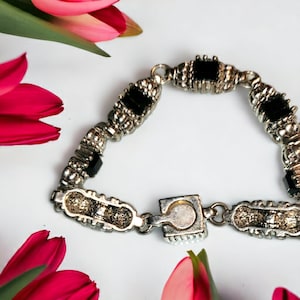 Bracelet, Silver Tone Black Bracelet Magnetic Clasp Black Faceted Acrylic Stones are set in Ornate Links Vintage(F106)