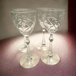 Set Of 4 Vintage Crystal Wine Glasses With Intricate Cut Design, Elegant dining (M2)