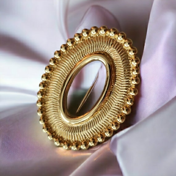 Vintage Monet Oval Gold Tone Brooch, Signed, Text… - image 7