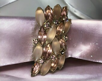 Lavender Pink Rhinestone Brooch, Silver Tone Prong Setting (D100)