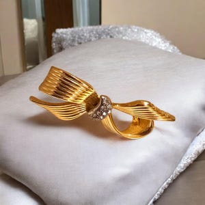 Vintage Gold-Tone Bow Brooch With Rhinestone Center, Vintage Jewelry, Vintage Brooch (A108)