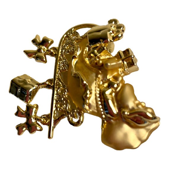 Brooch Danecraft Santa's Sleigh Gold Tone with Th… - image 3