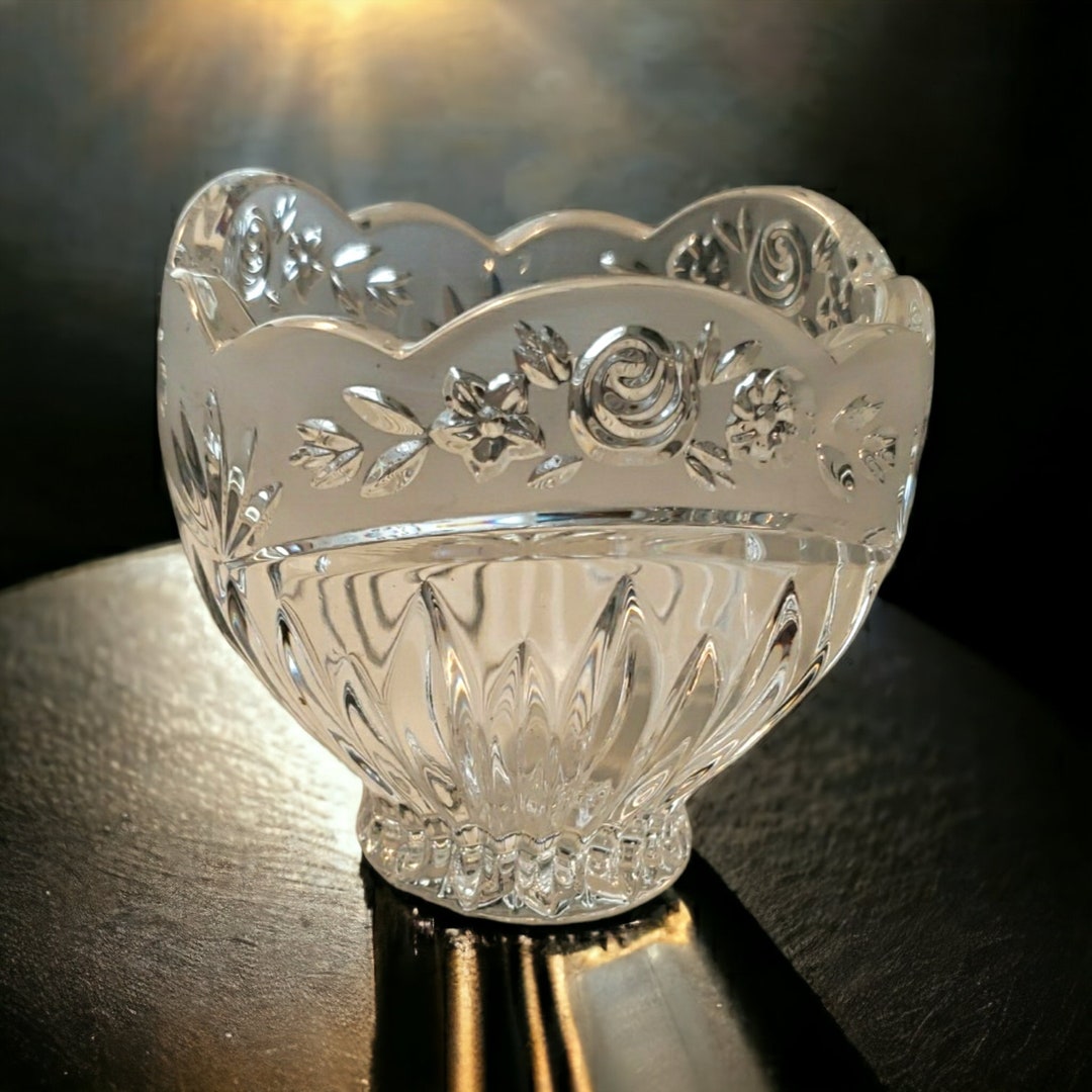 Vintage Oneida Lead Crystal Candy Dish Trinket Dish Scalloped Edge Rose