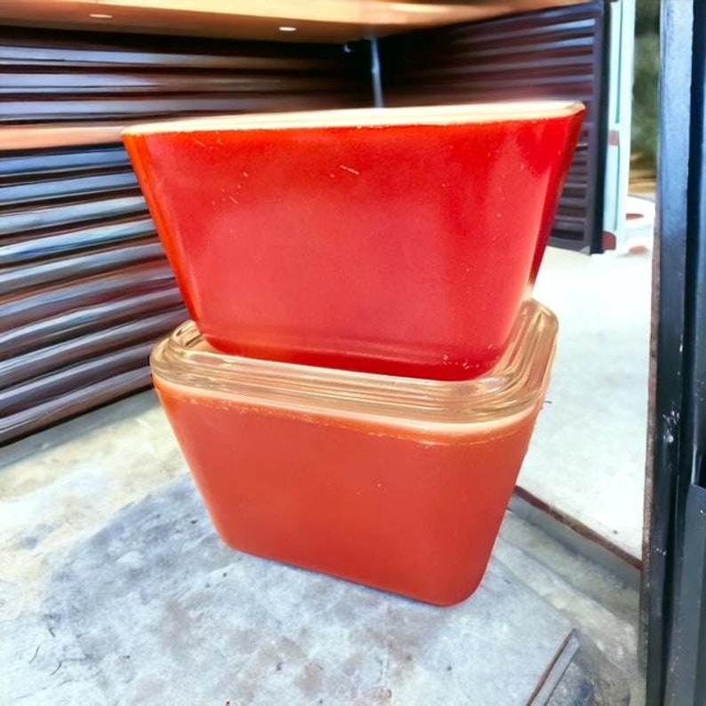 Pyrex Red Refrigerator Dish 501 (1) With Lid and (1) No Lid, Vintage ...