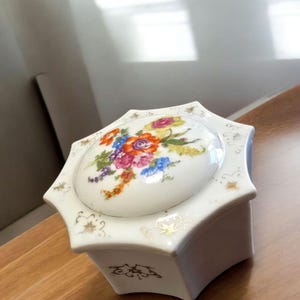 Vintage Octagonal Porcelain Trinket Box With Floral Design Japan (RT6)