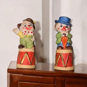 Vintage Enesco Clown Thimble Figurines On Drums 2.25&quot; Hand-Painted Ceramic Collectible Thimble Clown Lover (D109)