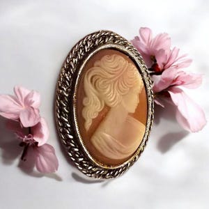 Vintage Cameo Brooch and Pendant Signed Peri Dual Purpose Jewelry(f106)